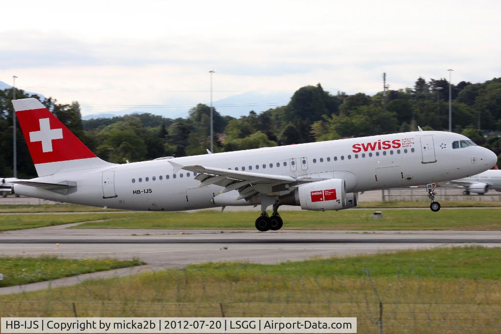 HB-IJS, 1998 Airbus A320-214 C/N 782, Landing