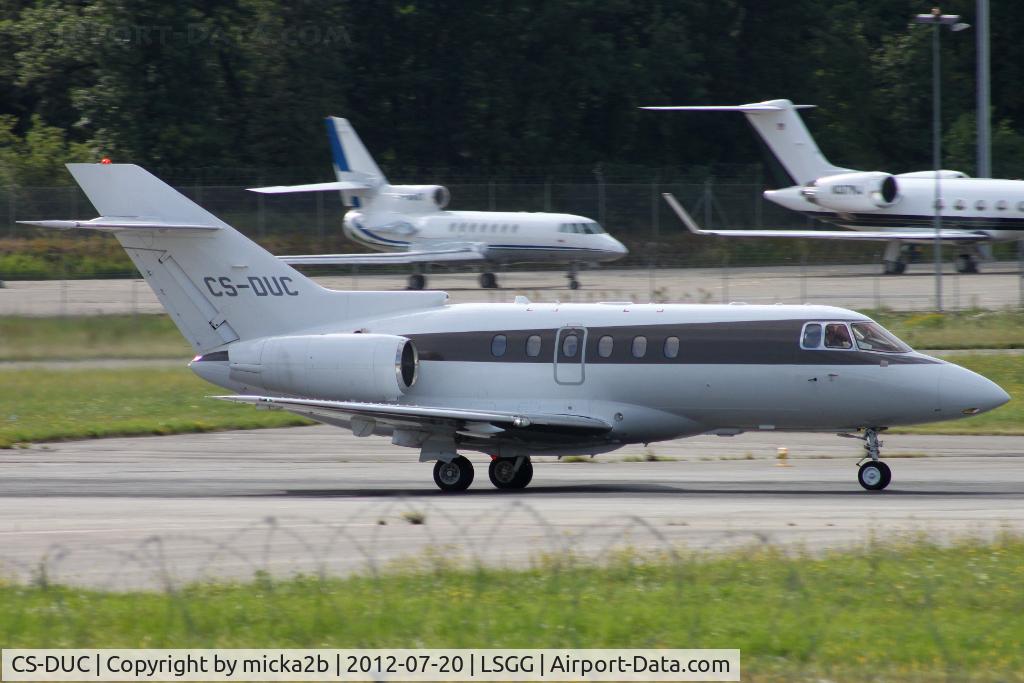 CS-DUC, 2008 Hawker Beechcraft 750 C/N HB-06, Take off