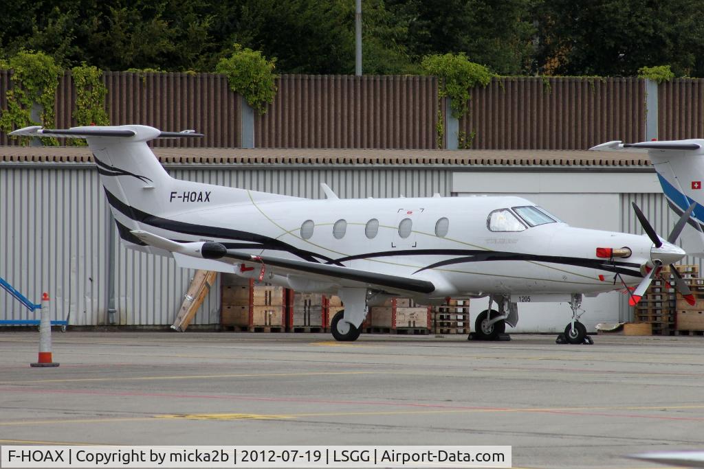 F-HOAX, 2010 Pilatus PC-12/47E C/N 1205, Parked