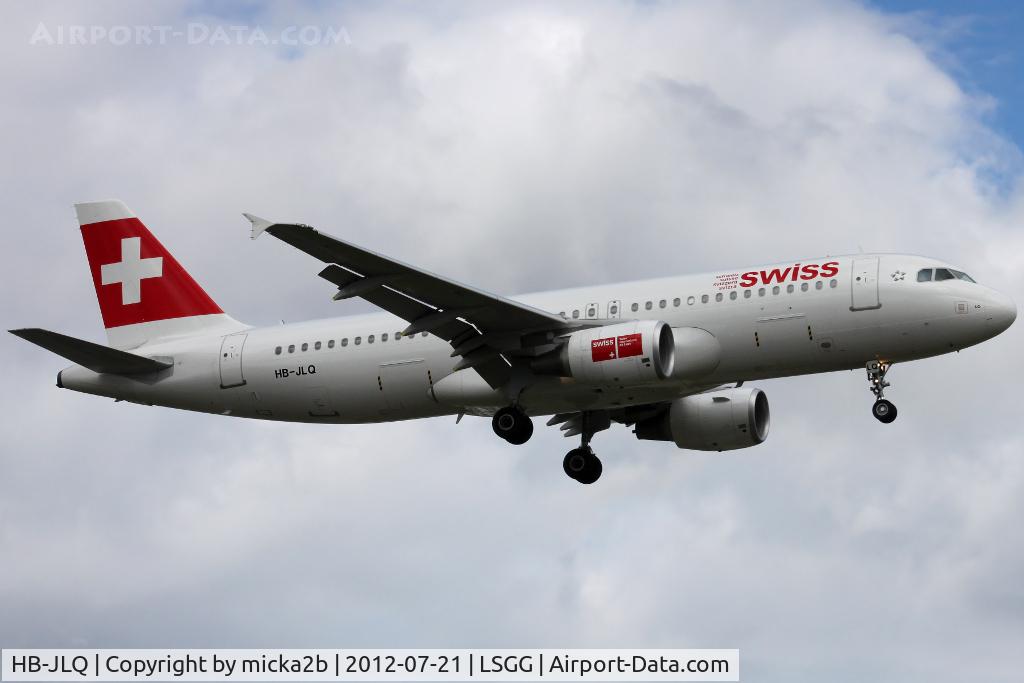 HB-JLQ, 2011 Airbus A320-214 C/N 4673, Landing