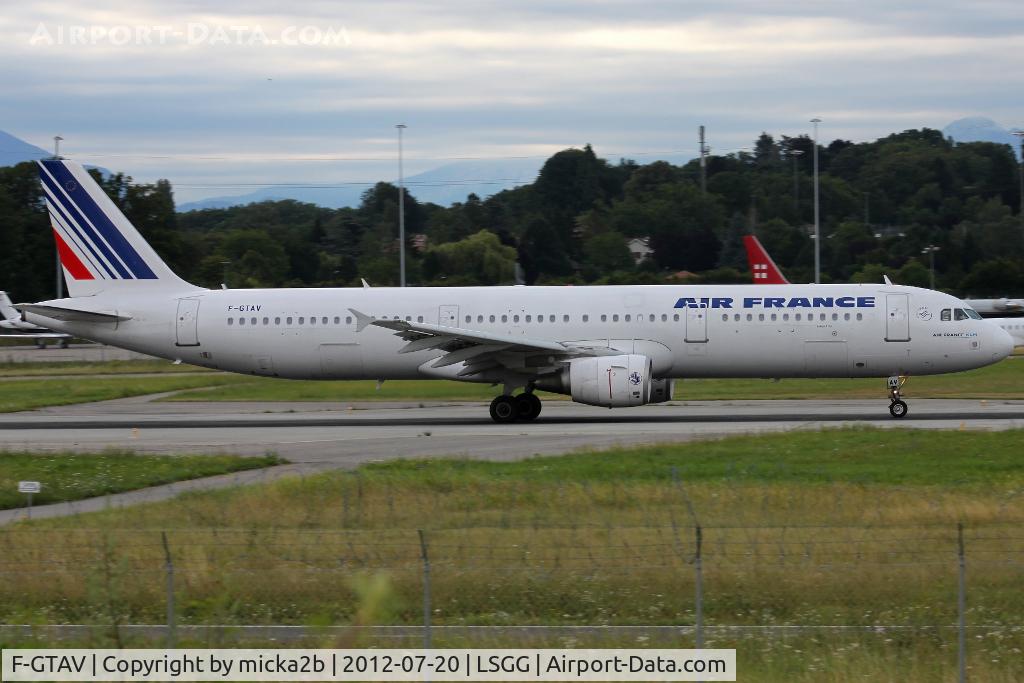 F-GTAV, 2009 Airbus A321-211 C/N 3884, Take off