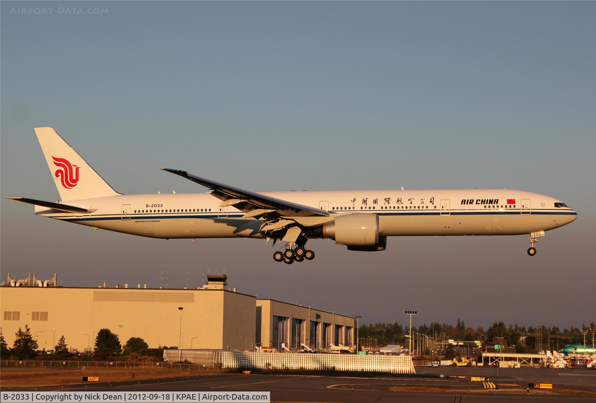 B-2033, 2012 Boeing 777-39L/ER C/N 38673, KPAE/PAE