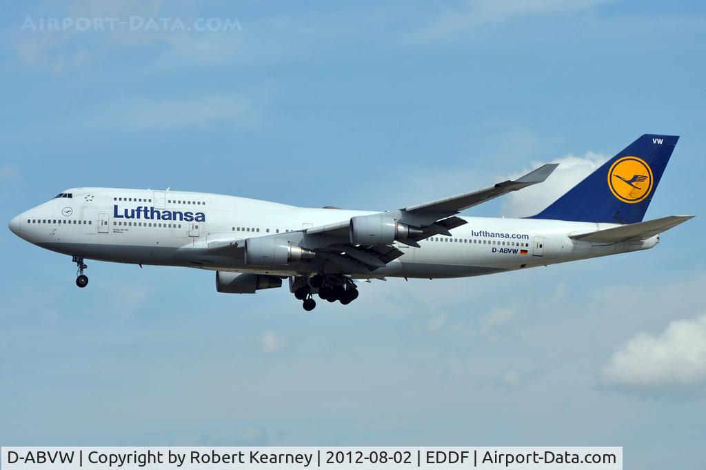 D-ABVW, 1999 Boeing 747-430 C/N 29493, On short finals for r/w 25L