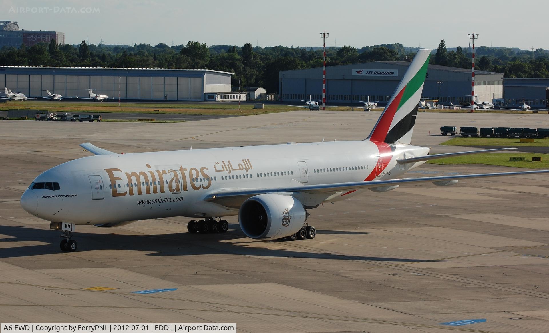 A6-EWD, 2007 Boeing 777-21H/LR C/N 35577, Short Tripple on this evening flight from Dubai.