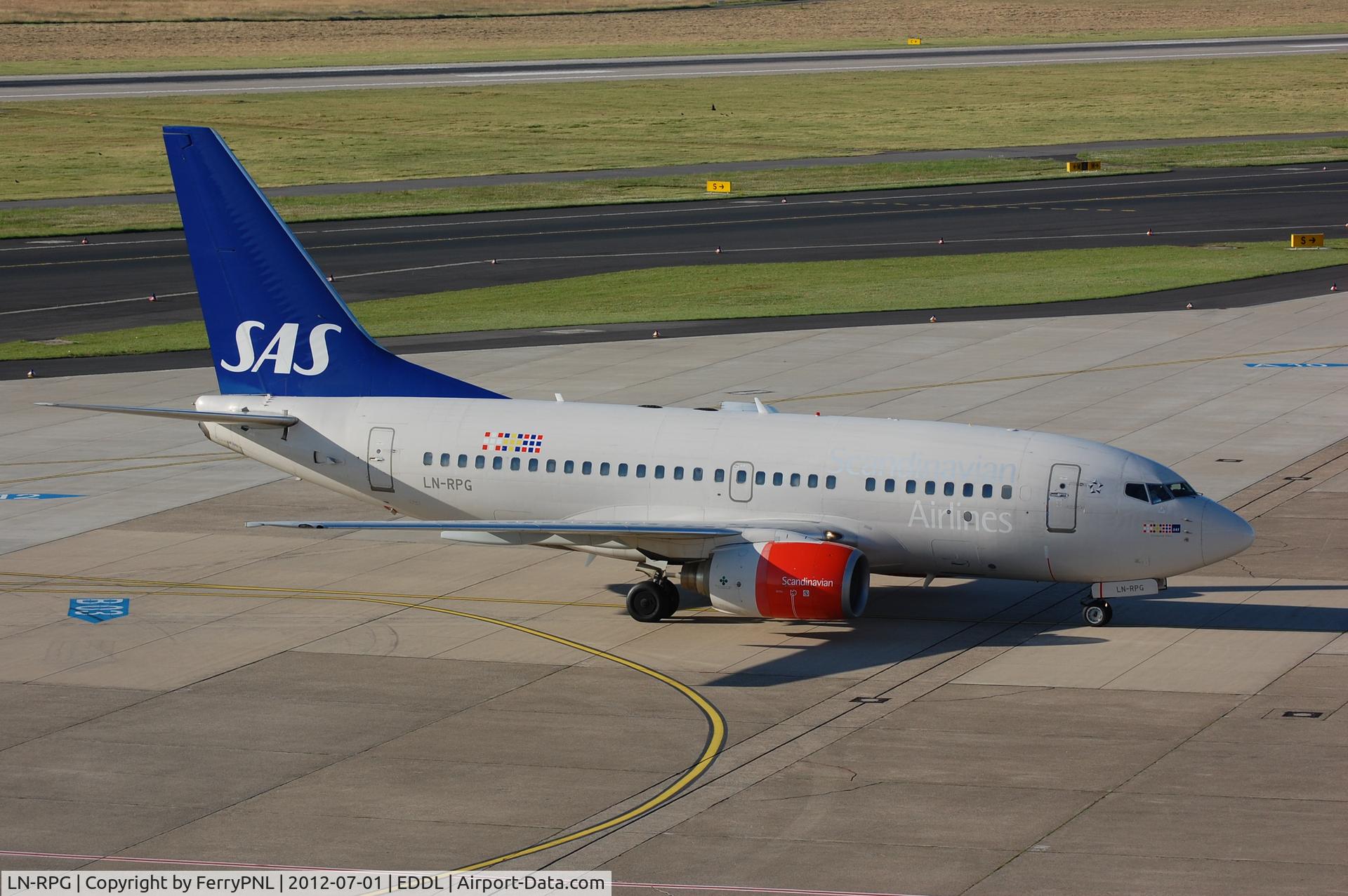 LN-RPG, 1999 Boeing 737-683 C/N 28310, Just arrived in DUS