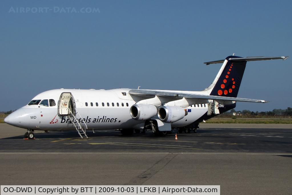 OO-DWD, 1998 British Aerospace Avro 146-RJ100 C/N E3324, Parked
