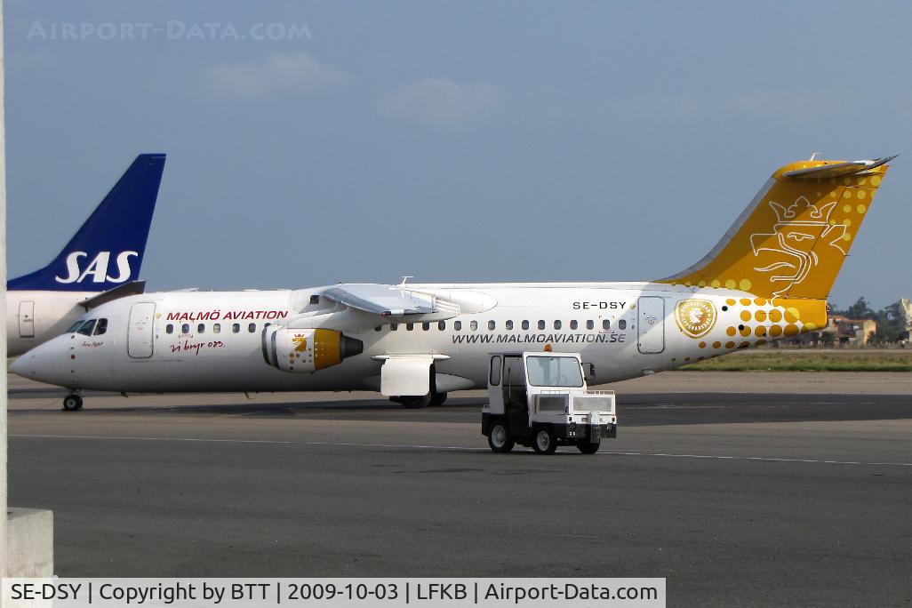 SE-DSY, 1995 British Aerospace Avro 146-RJ100 C/N E3263, ready for departure