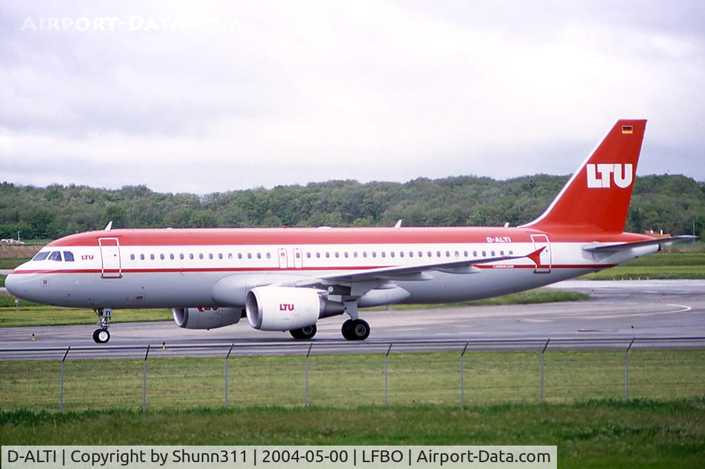 D-ALTI, 2002 Airbus A320-214 C/N 1806, Taxiing to the Terminal...