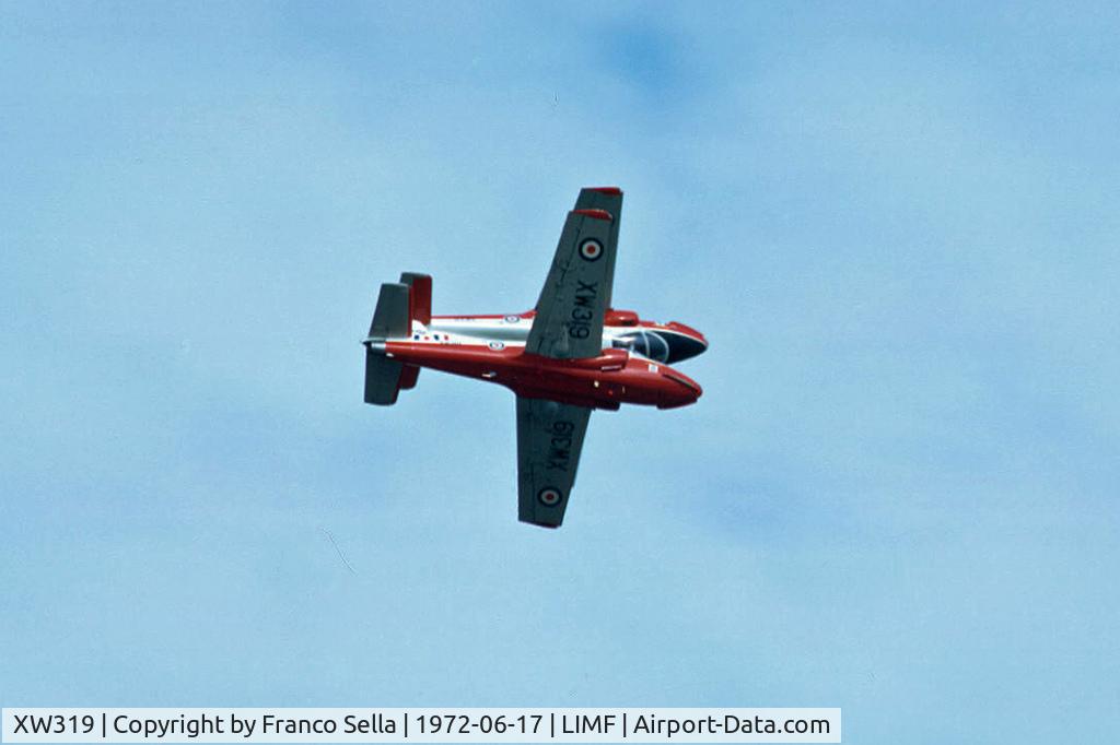 XW319, 1970 BAC 84 Jet Provost T.5A C/N EEP/JP/983, XW319 (N8087V) flying in formation with XW331 at the 1972 Turin Air Show in Turin Italy