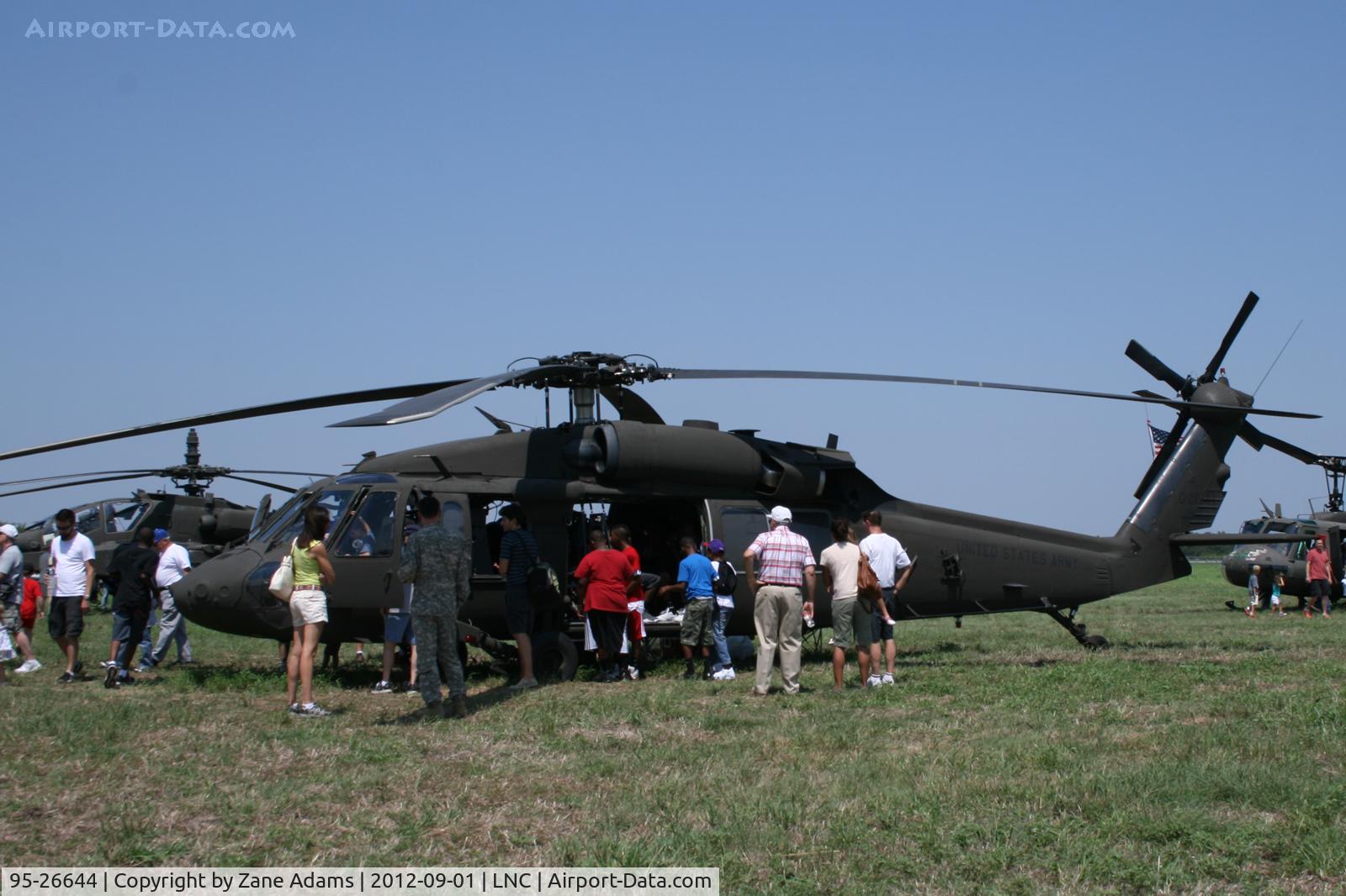 95-26644, 1995 Sikorsky UH-60L Black Hawk C/N 70.2169, On the ramp during Warbirds on Parade 2012 at Lancaster Airport