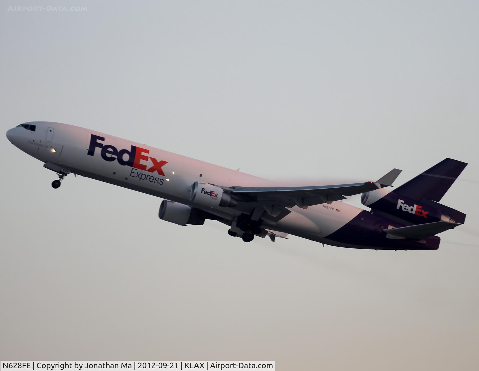 N628FE, 1991 McDonnell Douglas MD-11F C/N 48447, Takeoff at dawn