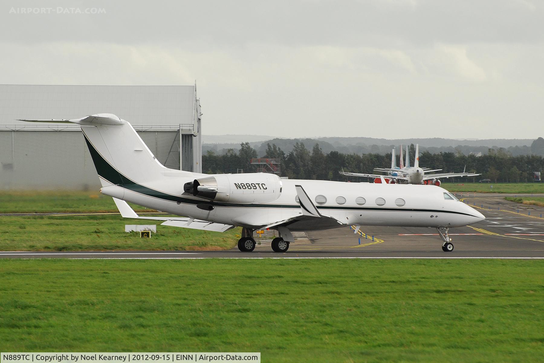 N889TC, 1987 Gulfstream Aerospace G-IV C/N 1042, Departing off Rwy 24 after a quick fuel stop.