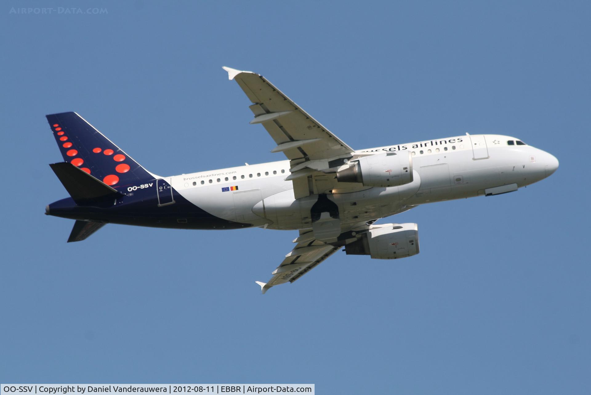 OO-SSV, 2004 Airbus A319-111 C/N 2196, Flight SN3815 is climbing from RWY 07R