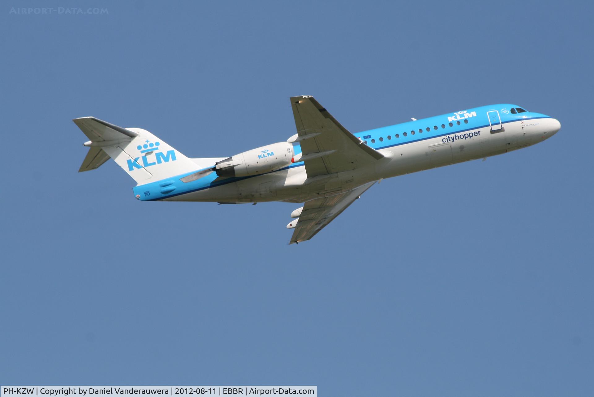 PH-KZW, 1995 Fokker 70 (F-28-0070) C/N 11558, Flight KL1724 is climbing from RWY 07R