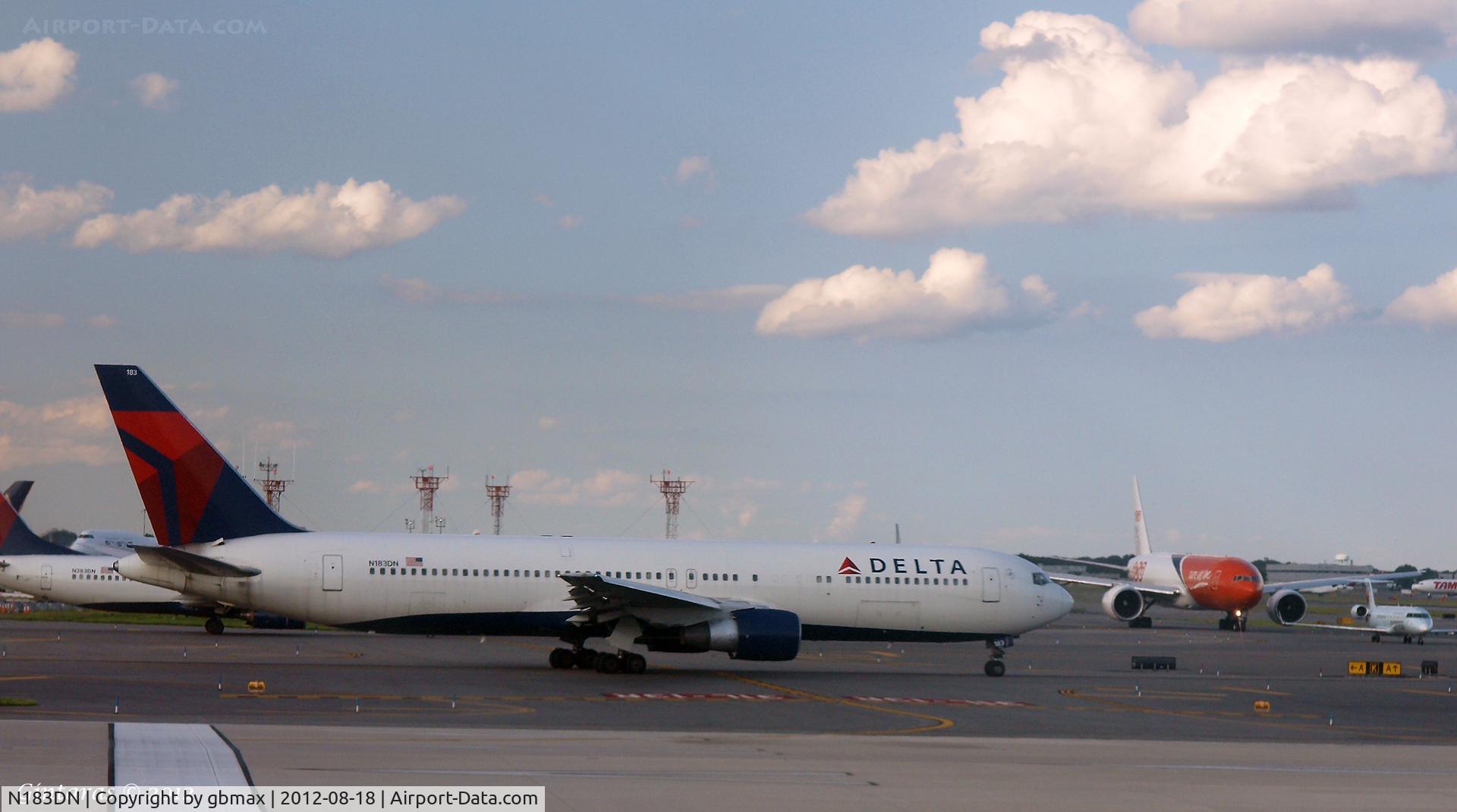 N183DN, 1993 Boeing 767-332 C/N 27110, @ JFK