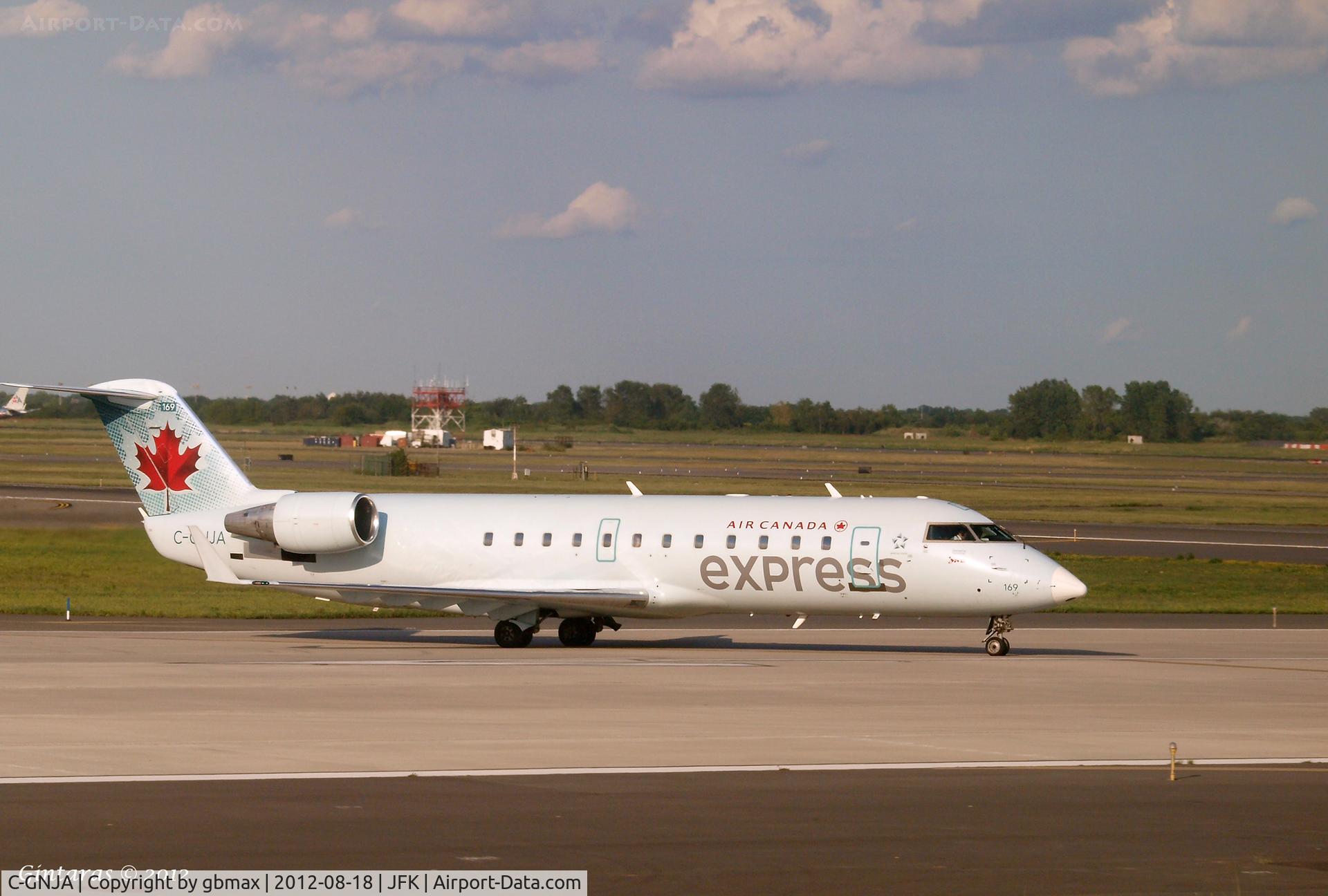 C-GNJA, 2004 b CRJ-200ER (CL-600-2B19) C/N 8004, @ JFK