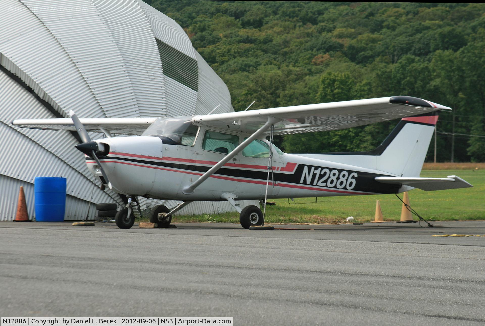N12886, 1973 Cessna 172M C/N 17262343, I really like the retro colors on this 1973 Skyhawk.