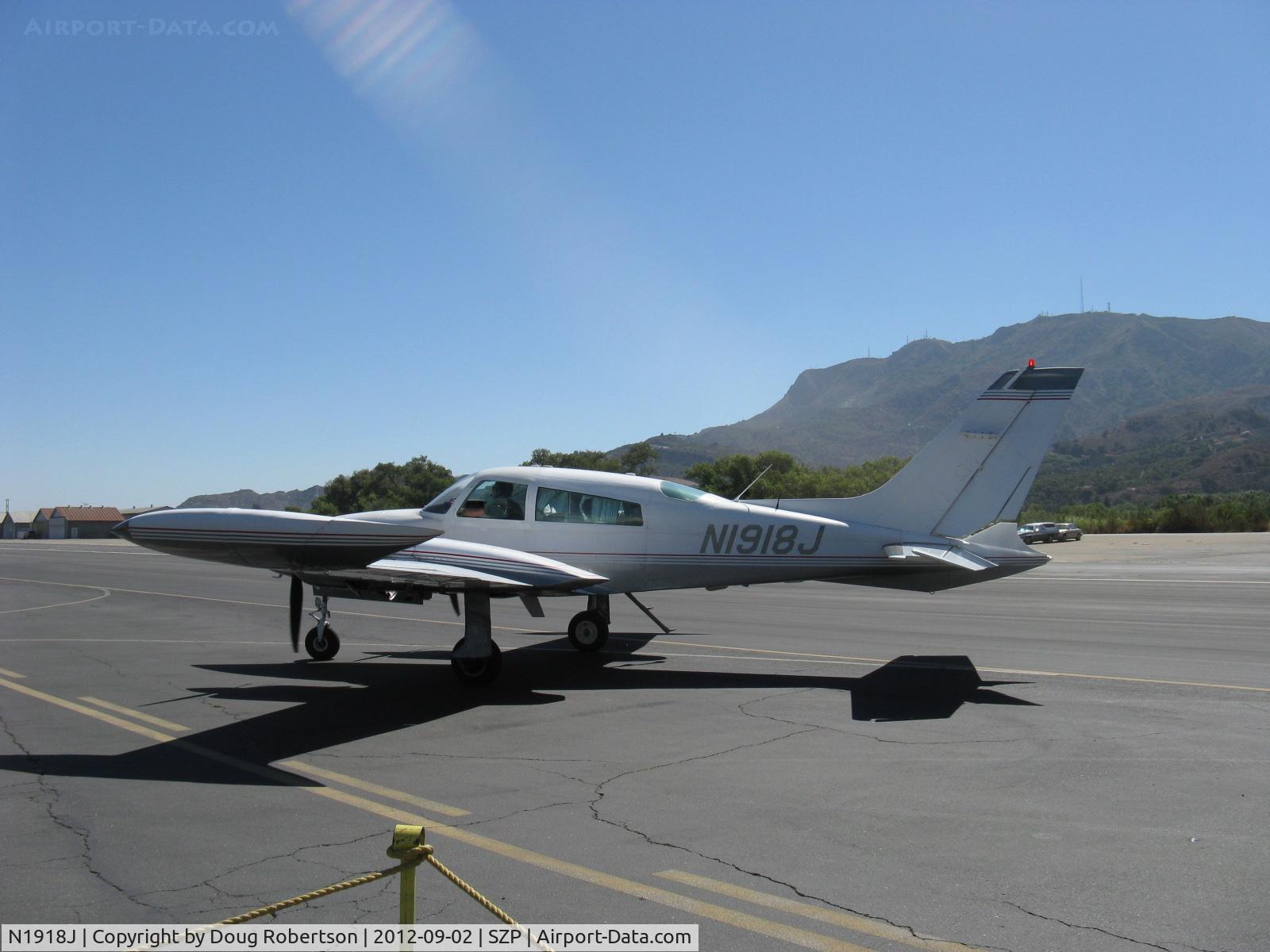 N1918J, 1976 Cessna T310R C/N 310R0703, 1976 Cessna T310R, two Continental TSIO-520-B 285 Hp each turbocharged, taxi