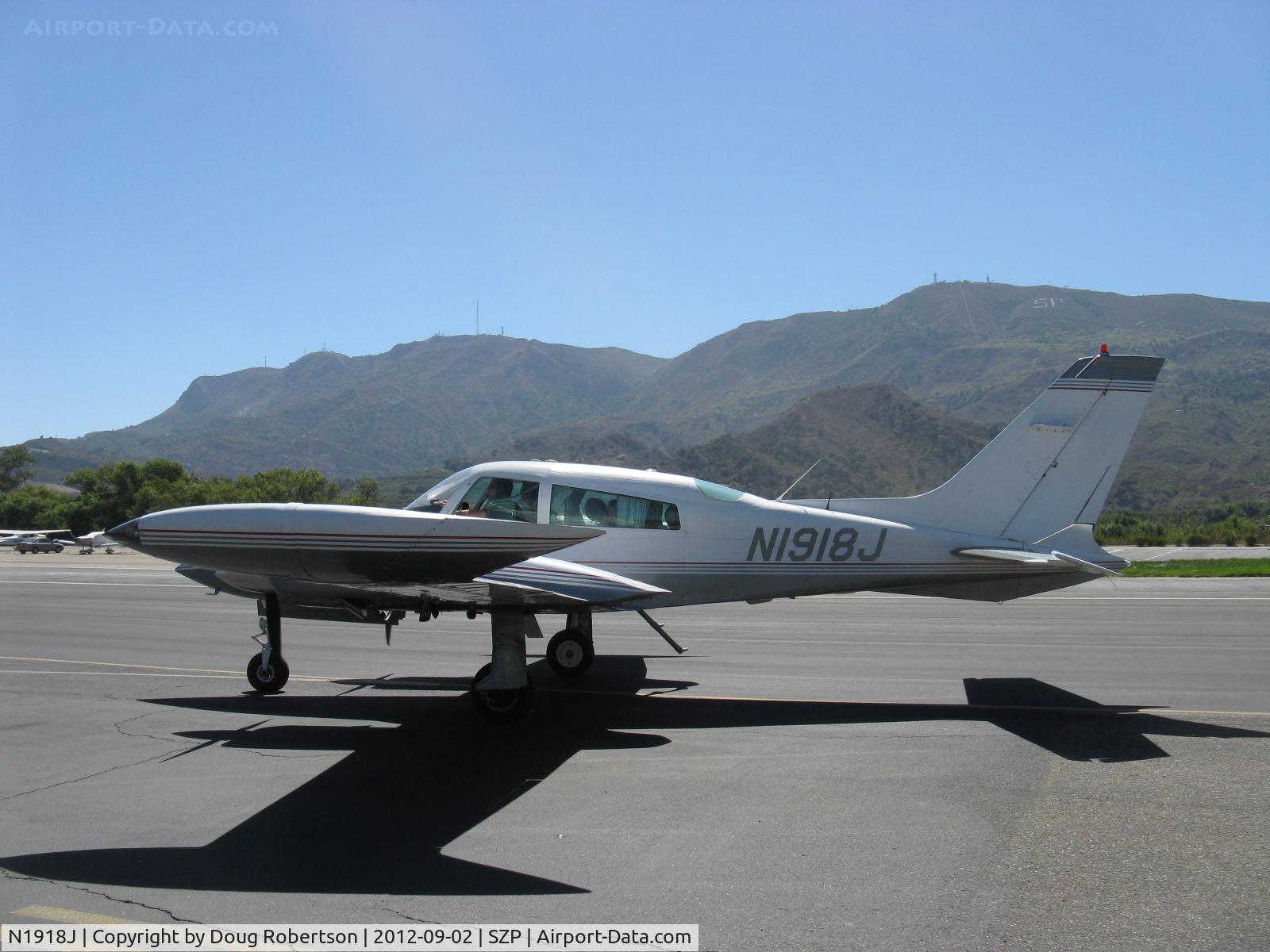 N1918J, 1976 Cessna T310R C/N 310R0703, 1976 Cessna T310R, two Continental TSIO-520-B 285 Hp each turbocharged, taxi