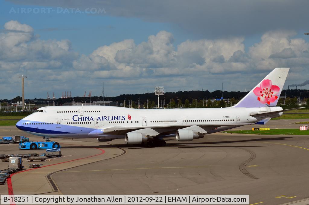 B-18251, 1995 Boeing 747-406 C/N 27965, China Airlines Boeing 747-406 pushing-back at Schiphol.