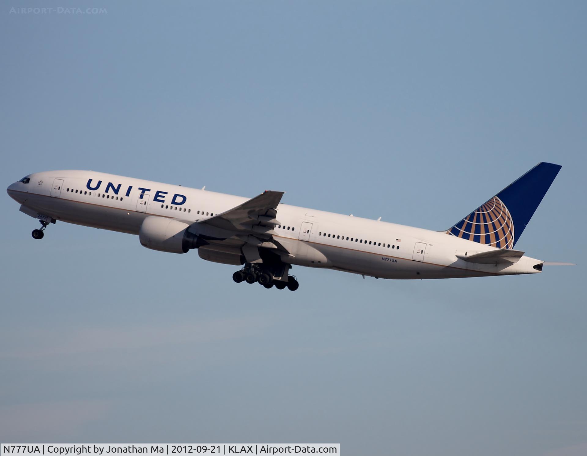 N777UA, 1995 Boeing 777-222 C/N 26916, First 777 in service