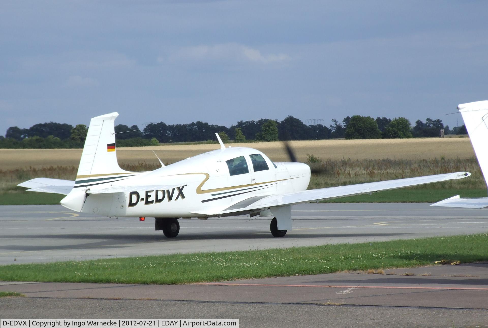 D-EDVX, 1971 Mooney M20E Chaparral C/N 21-0017, Mooney M20E Aerostar 201 Chaparral at Strausberg airfield