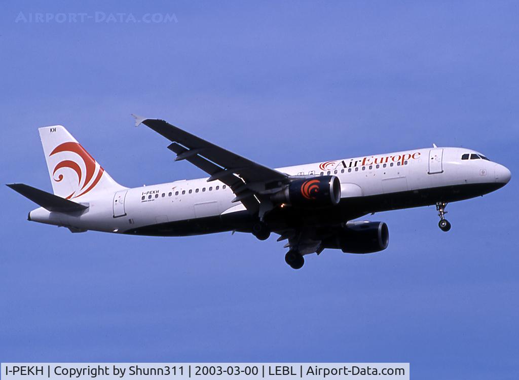 I-PEKH, 2000 Airbus A320-214 C/N 1162, Landing rwy 07