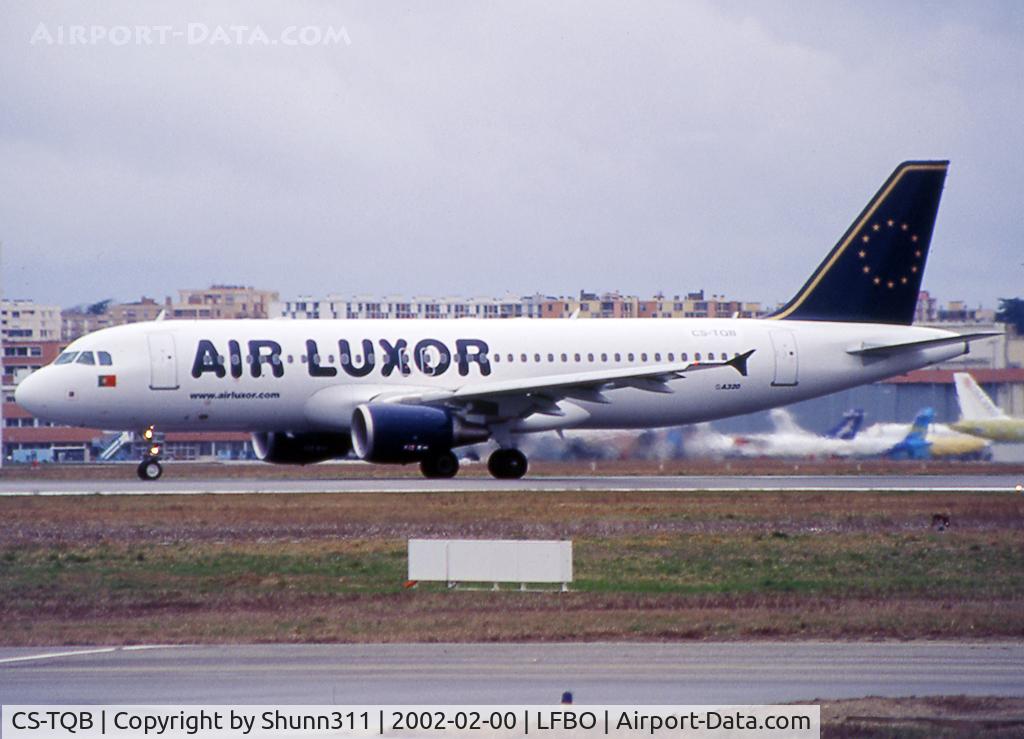 CS-TQB, 2001 Airbus A320-214 C/N 1450, Taxiing for departure...