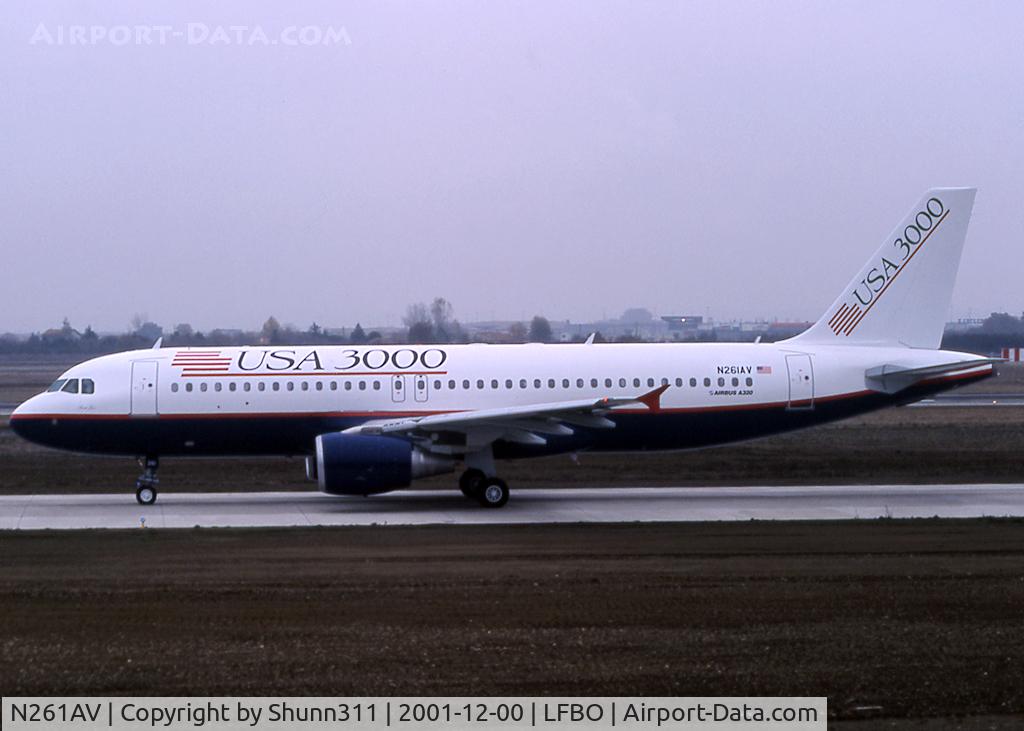 N261AV, 2001 Airbus A320-214 C/N 1615, Delivery day...