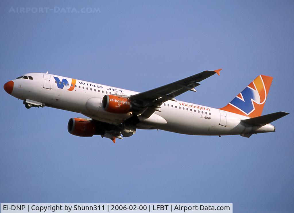 EI-DNP, 1993 Airbus A320-212 C/N 421, Taking off rwy 20 in new c/s