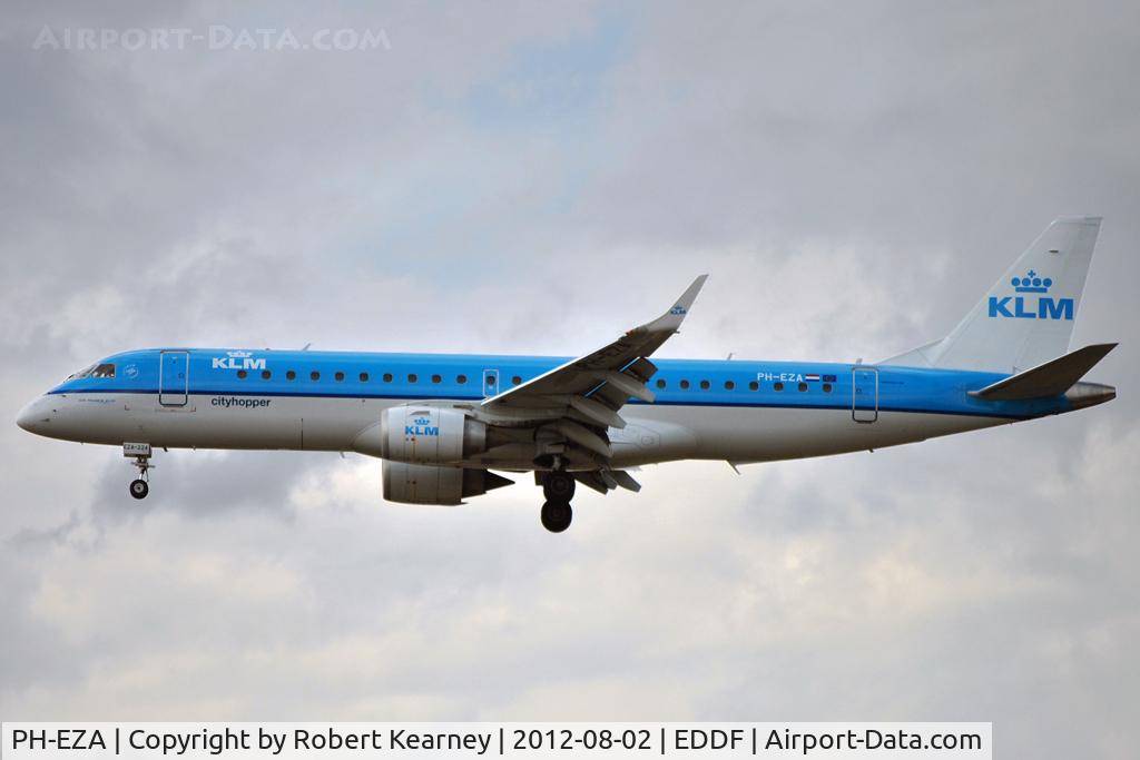 PH-EZA, 2008 Embraer 190LR (ERJ-190-100LR) C/N 19000224, On short finals for r/w 25L