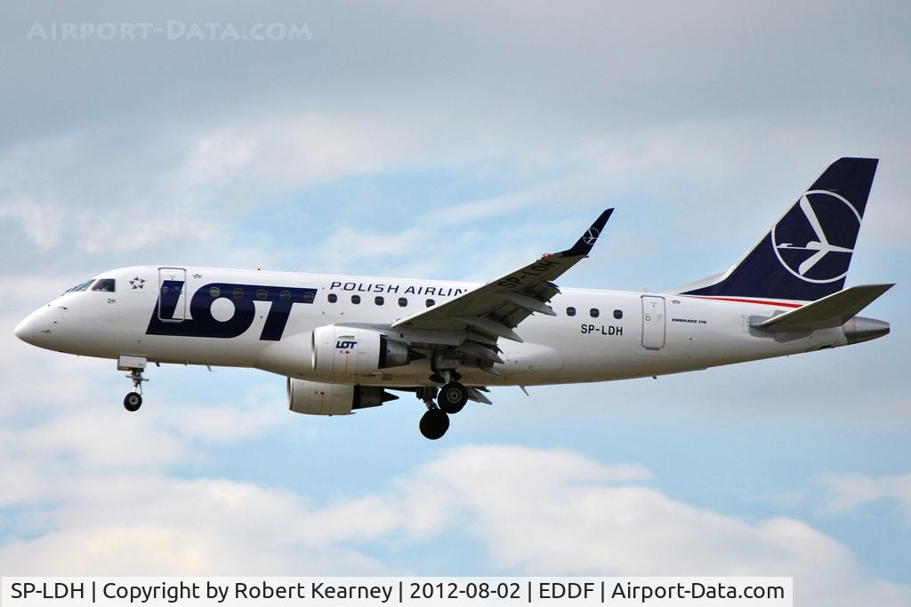 SP-LDH, 2005 Embraer 170LR (ERJ-170-100LR) C/N 17000069, On short finals for r/w 25L