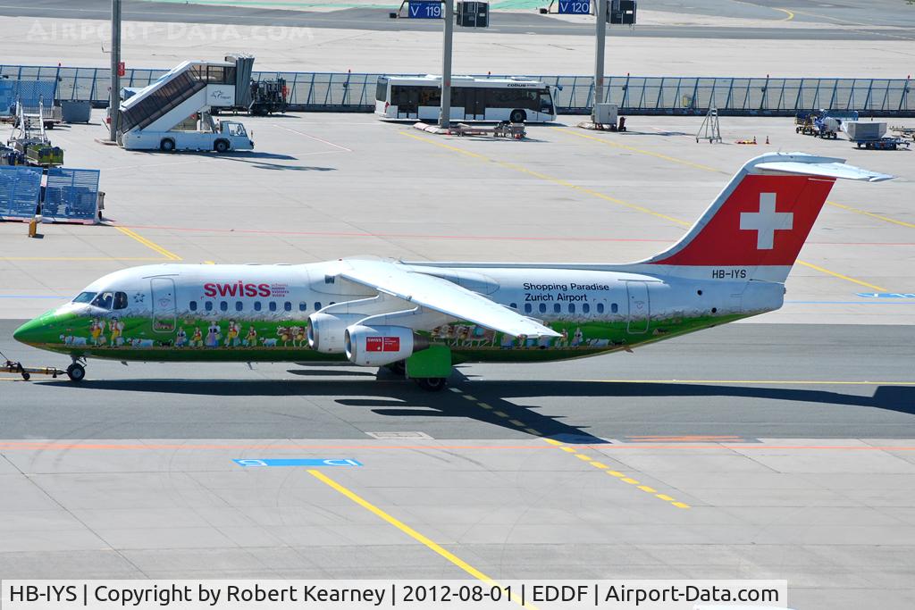 HB-IYS, 2001 British Aerospace Avro 146-RJ100 C/N E3381, Taxiing down to parking