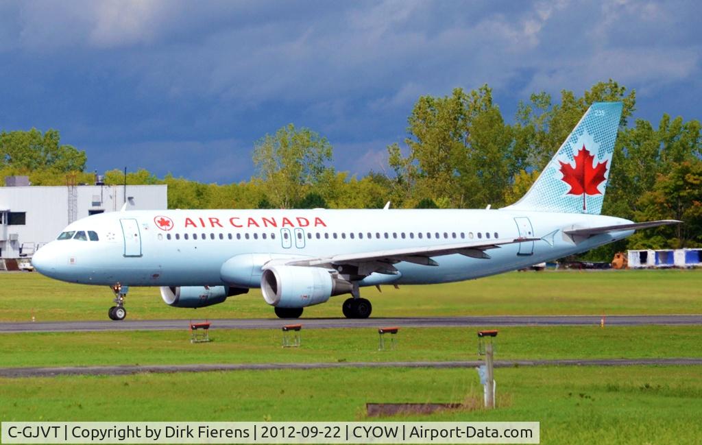 C-GJVT, 2002 Airbus A320-214 C/N 1719, Take off run down rwy 25.