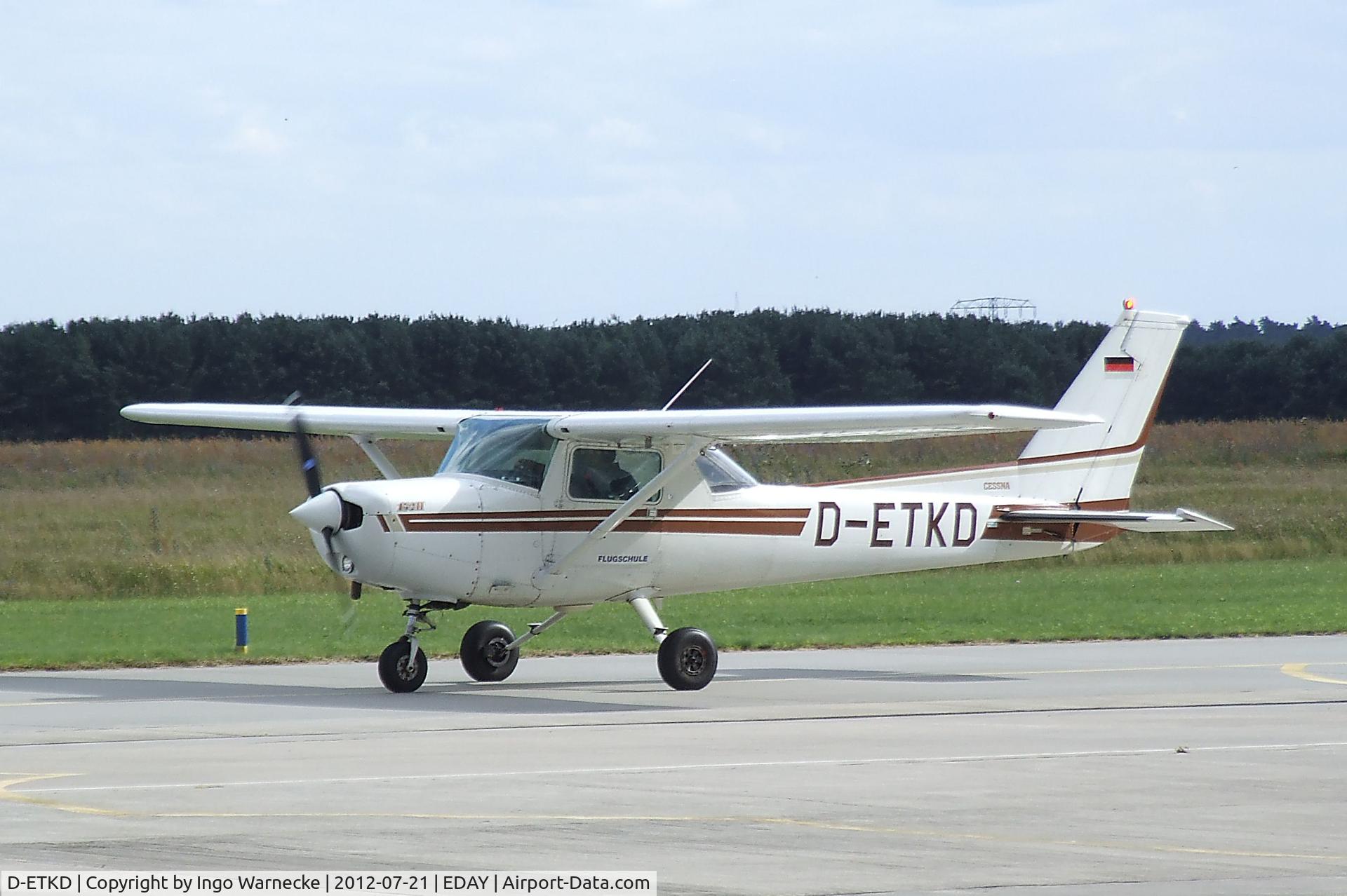 D-ETKD, Cessna 152 II C/N 15285609, Cessna 152 II at Strausberg airfield
