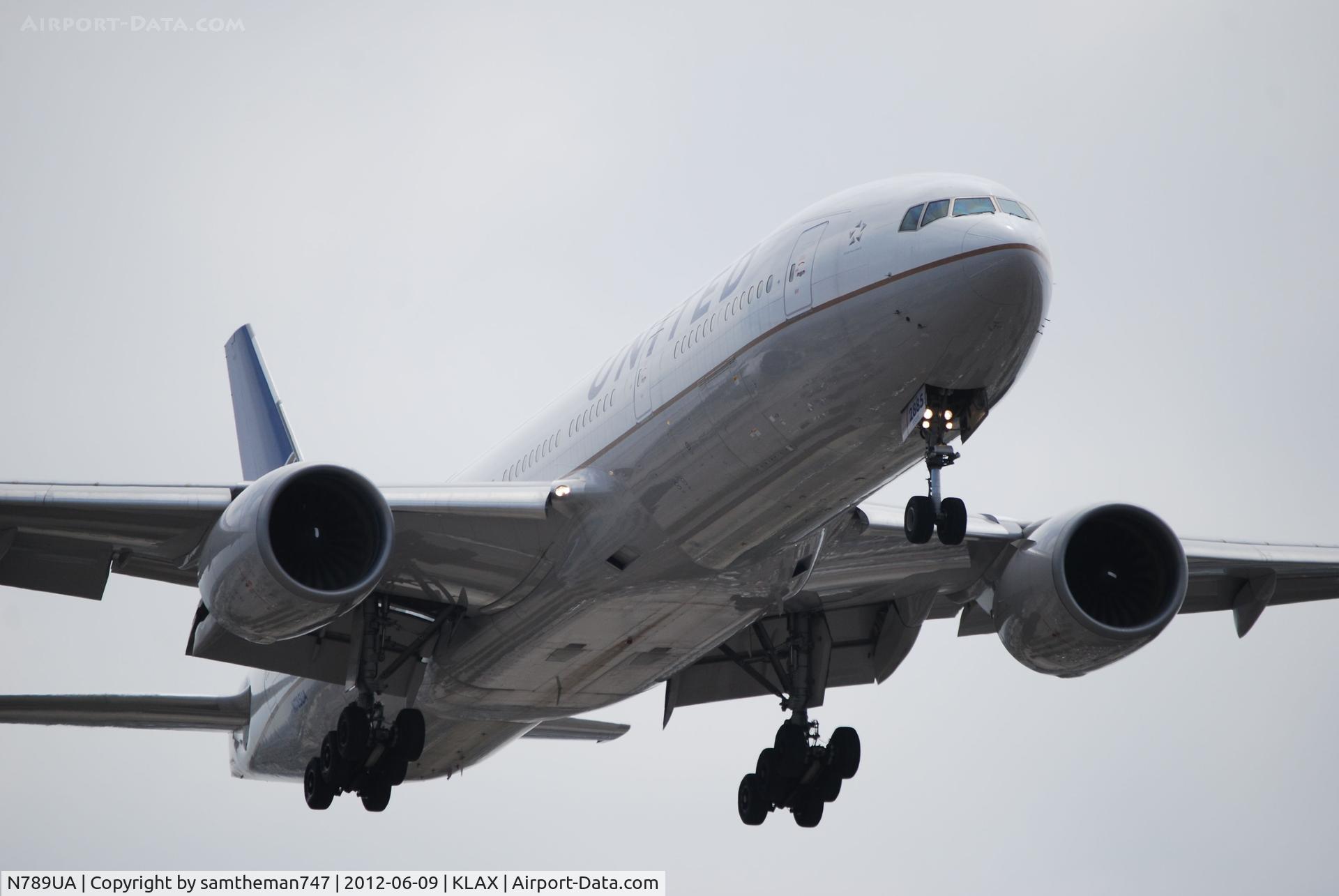 N789UA, 1997 Boeing 777-222 C/N 26935, Close Up Final on 24R