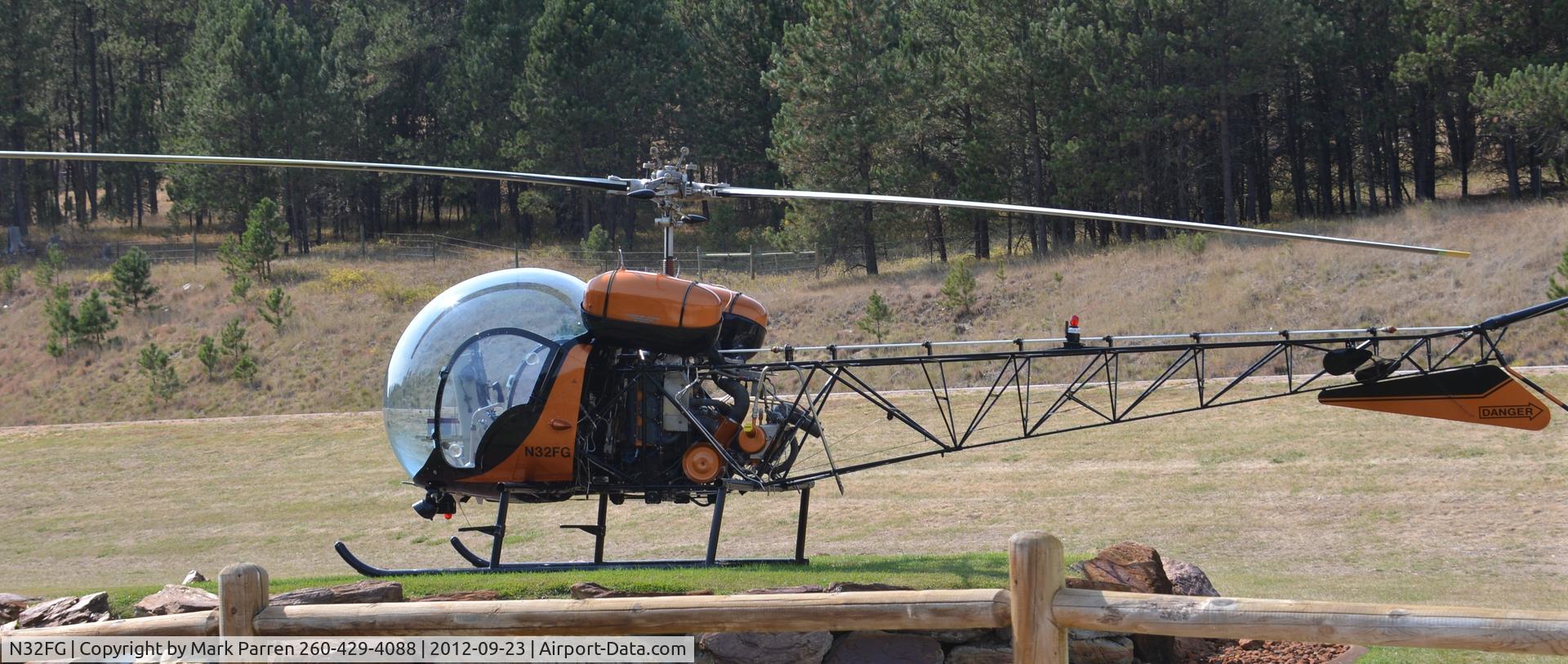 N32FG, 1967 Bell 47G-3B-1 Sioux C/N 3838, At home base Mount Rushmore