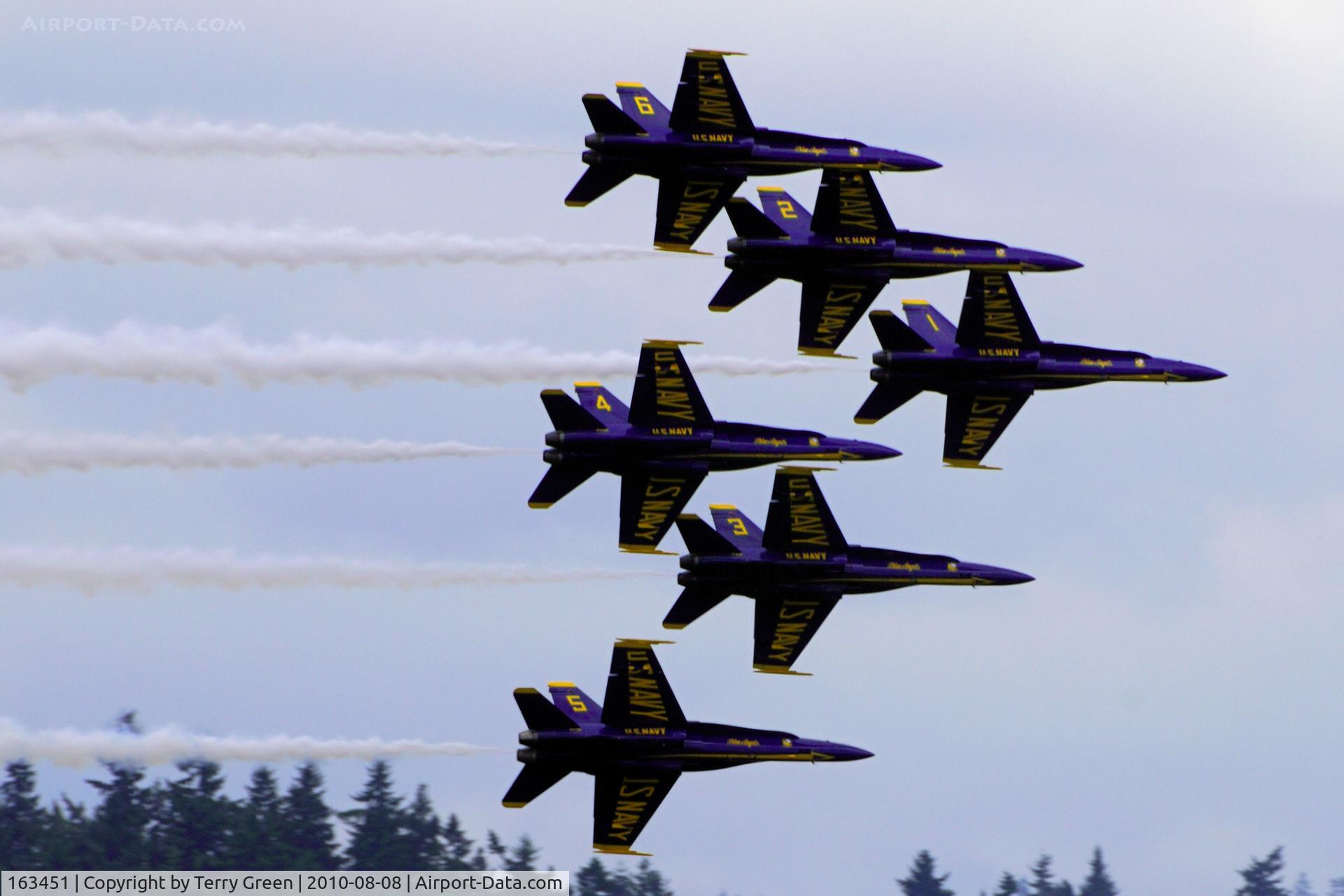 163451, 1988 McDonnell Douglas F/A-18C Hornet C/N 0662/C020, Seattle SeaFair 2010