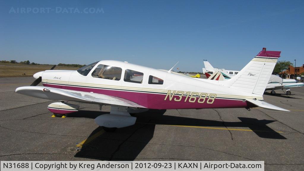 N31688, 1978 Piper PA-28-181 C/N 28-7890475, Piper PA-28-181 Cherokee on the line.
