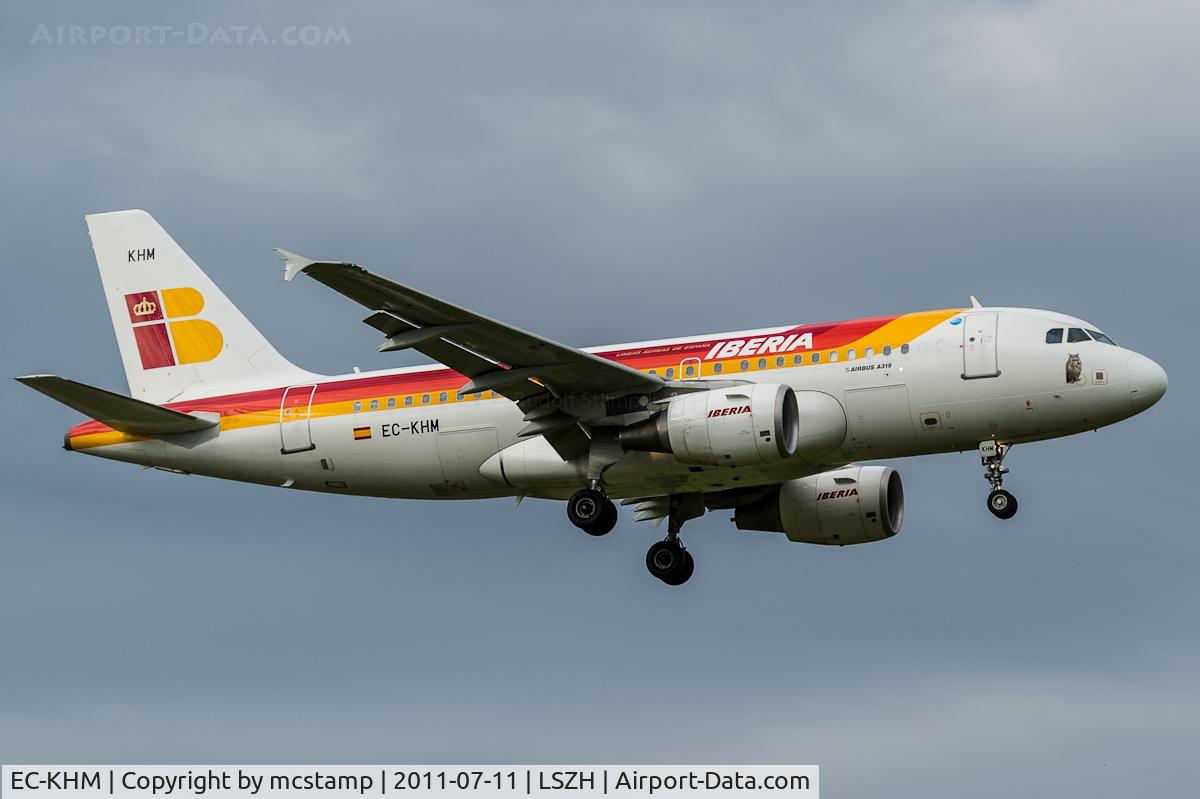 EC-KHM, 2007 Airbus A319-111 C/N 3209, short final to ZRH