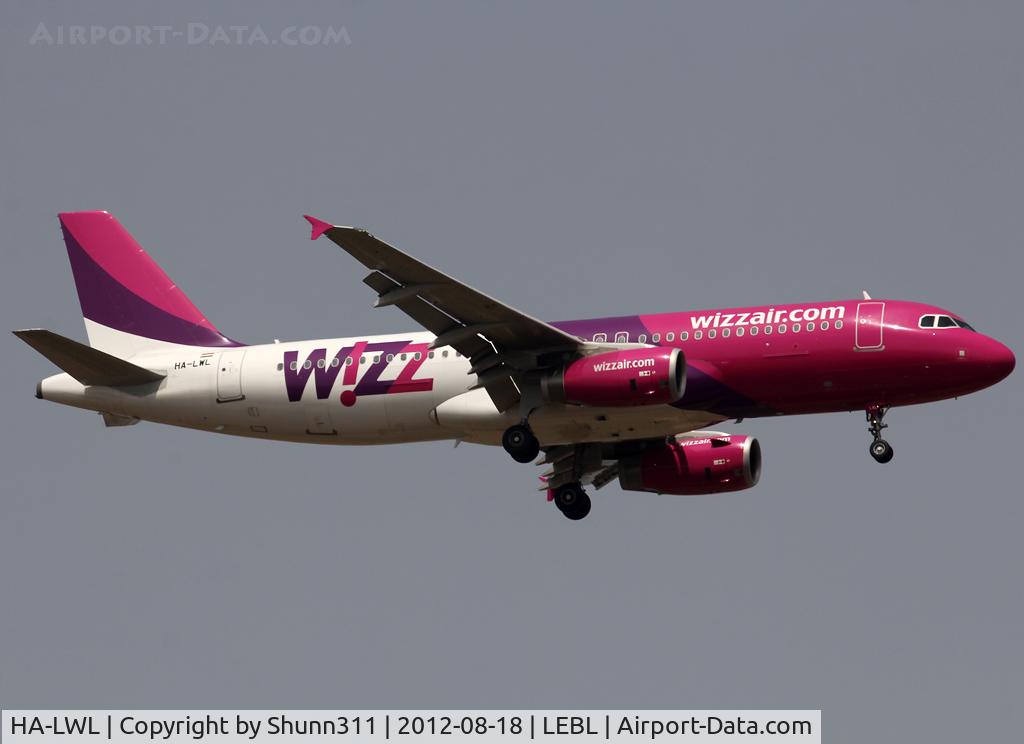 HA-LWL, 2011 Airbus A320-232 C/N 4736, Landing rwy 07L