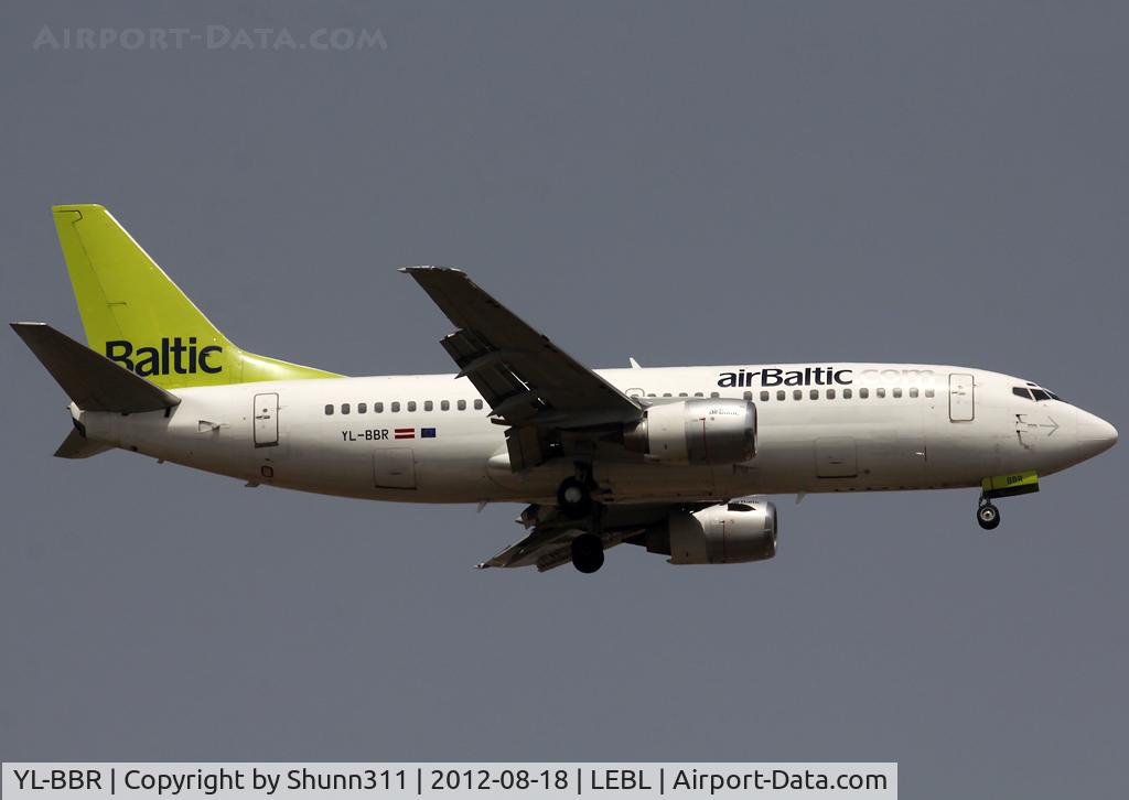 YL-BBR, 1998 Boeing 737-31S C/N 29266, Landing rwy 07L