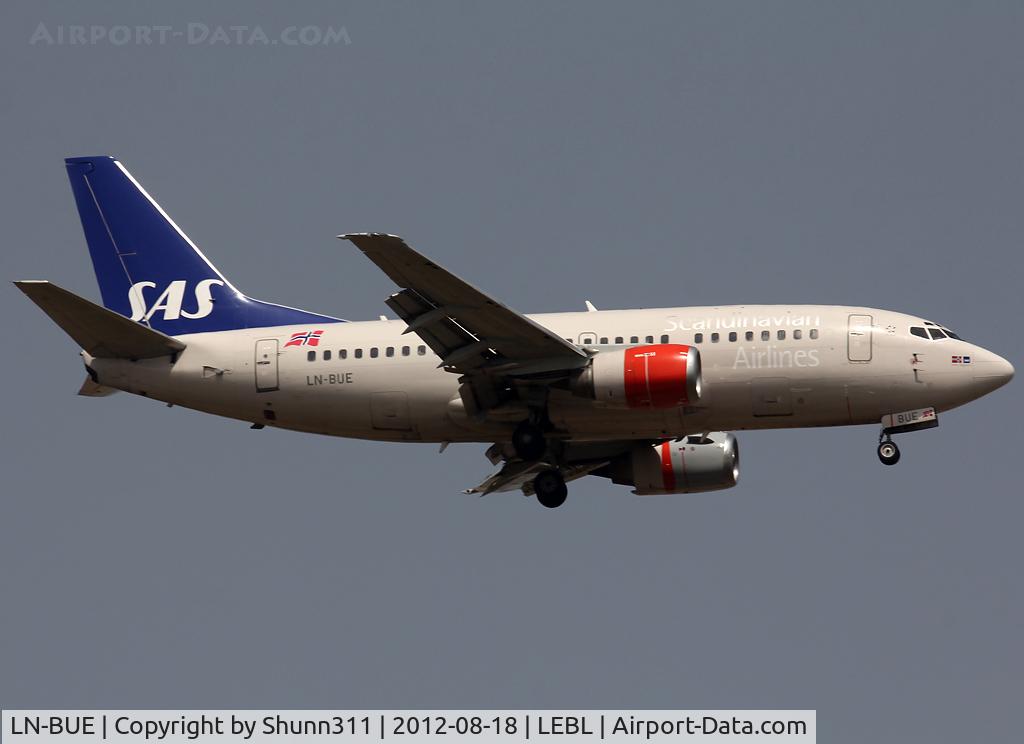 LN-BUE, 1996 Boeing 737-505 C/N 27627, Landing rwy 07L