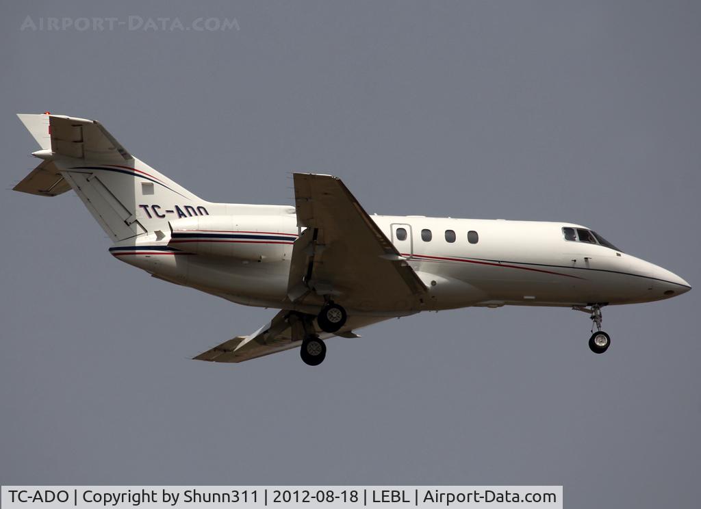 TC-ADO, 2005 Raytheon Hawker 800XP C/N 258738, Landing rwy 07L