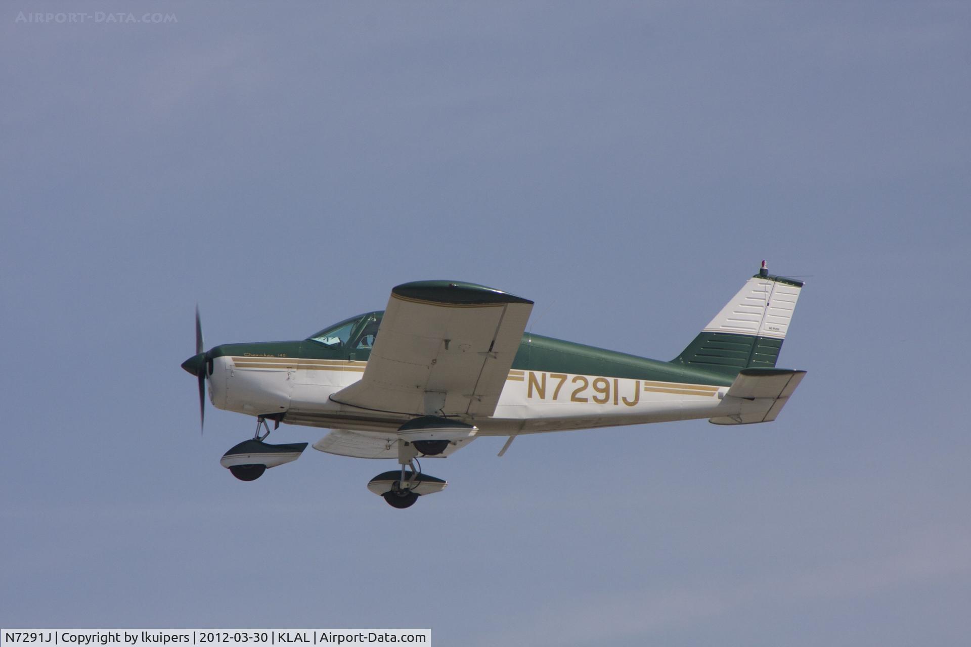 N7291J, 1968 Piper PA-28-140 C/N 28-24643, Taking off at Sun n Fun 2012