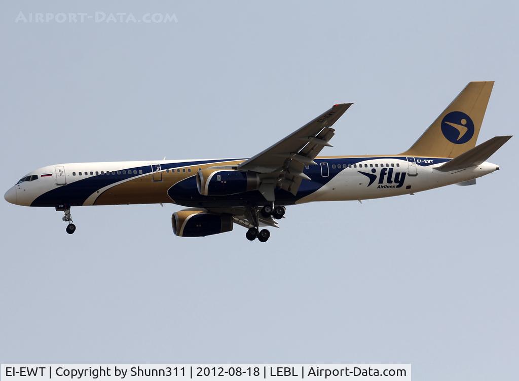 EI-EWT, 2001 Boeing 757-28A C/N 29381, Landing rwy 07L