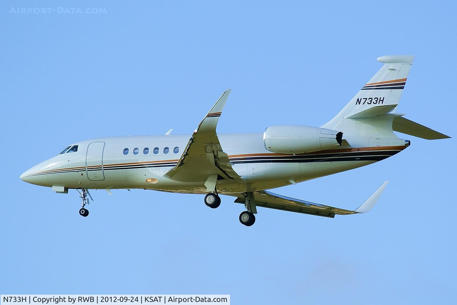N733H, 2010 Dassault Falcon 2000LX C/N 219, On approach 12R
