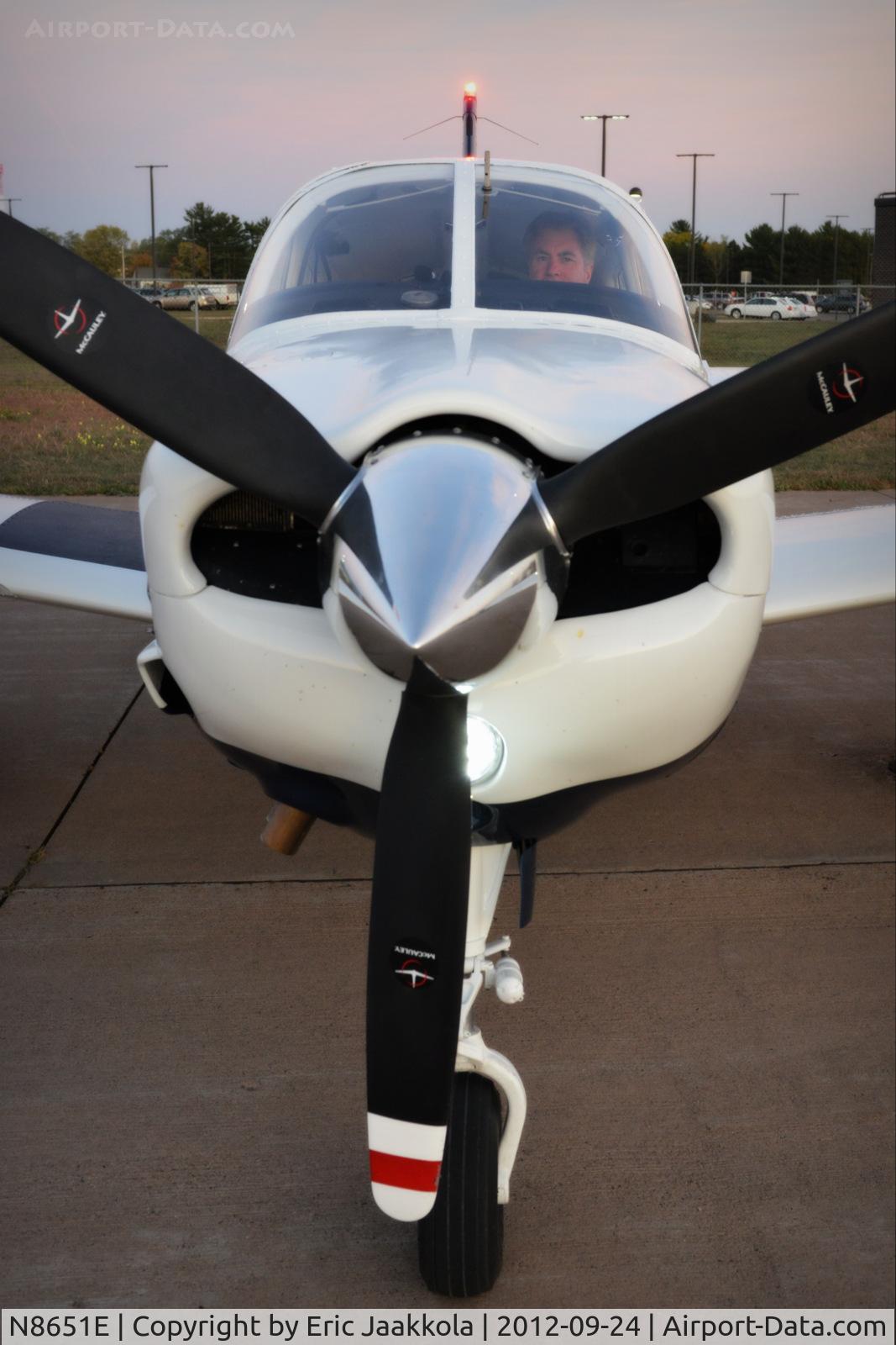 N8651E, 1976 Piper PA-28R-200 Arrow II C/N 28R-7635193, Owner: Mark Pasqualino
Passenger: Mike Stearns