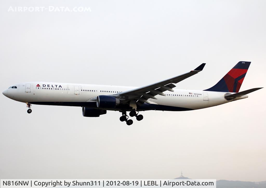 N816NW, 2007 Airbus A330-323X C/N 0827, Landing rwy 25R