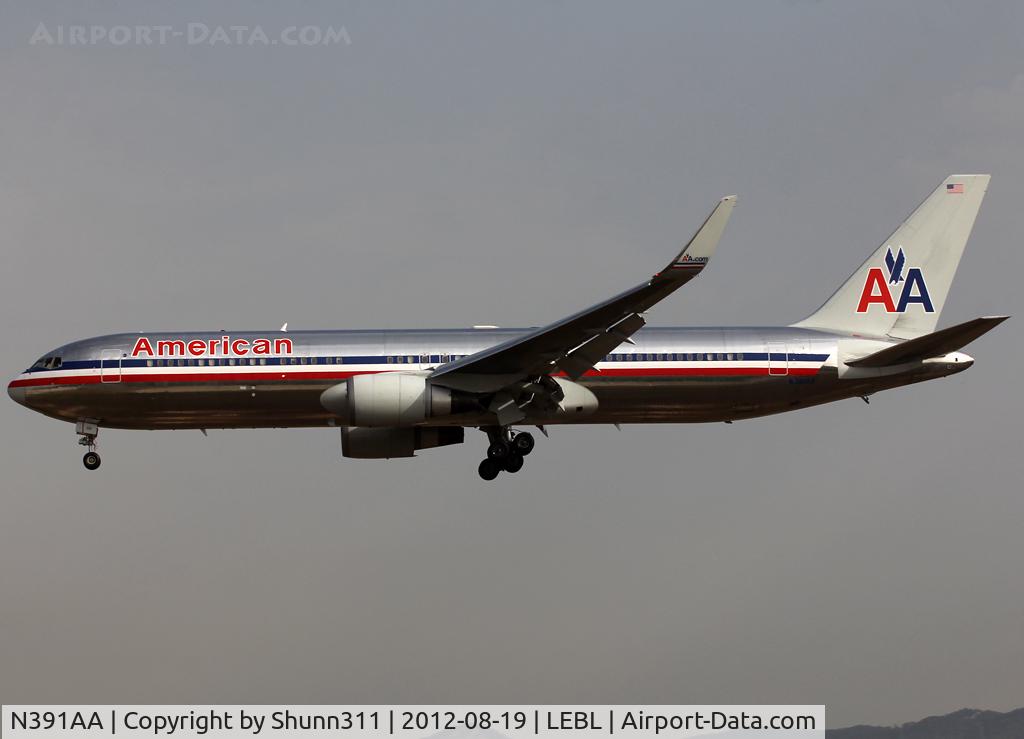 N391AA, 1995 Boeing 767-323 C/N 27451, Landing rwy 25R